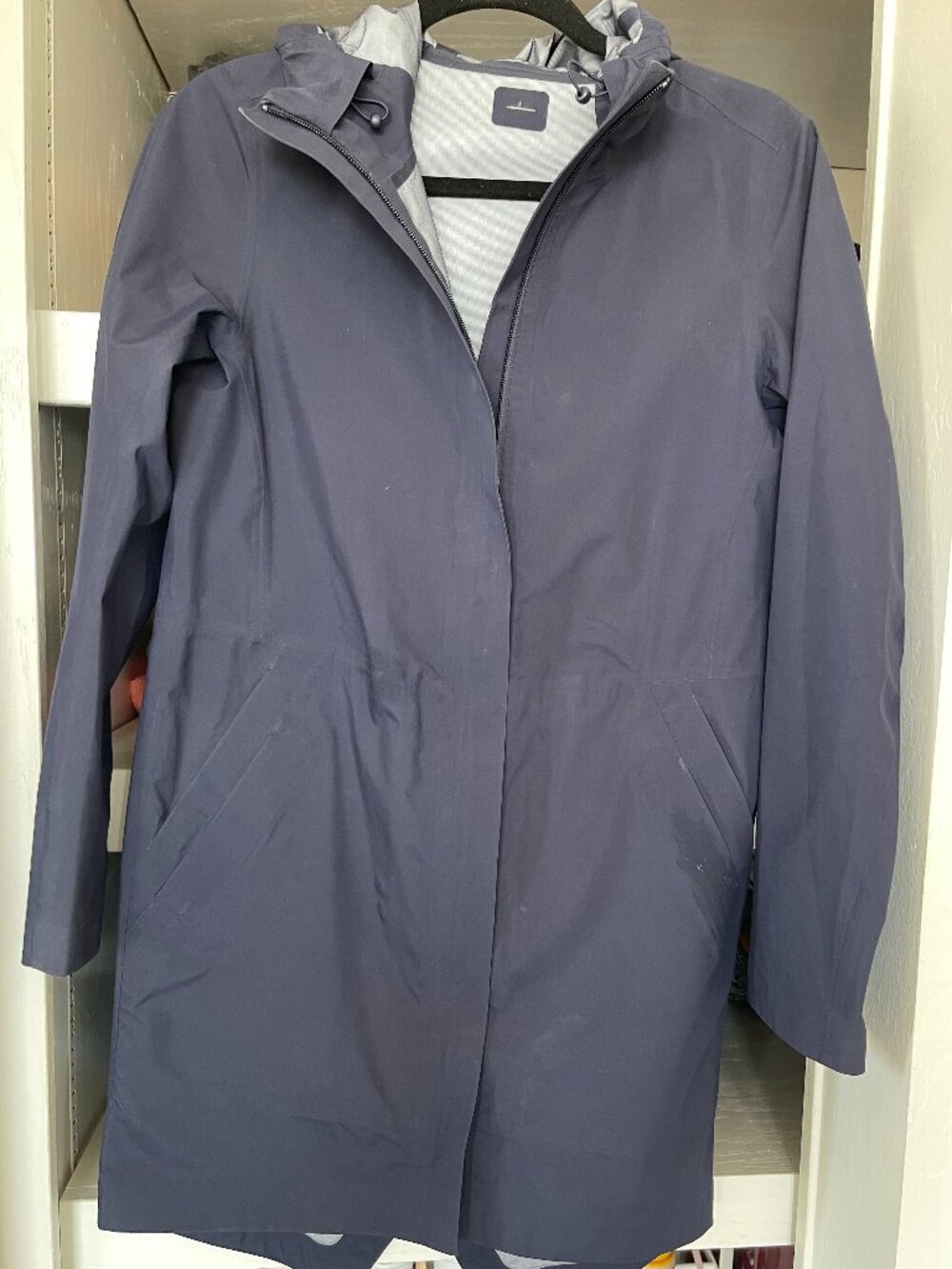 Lululemon Rebel Rain Coat, Size 4 - Picture 7 of 7